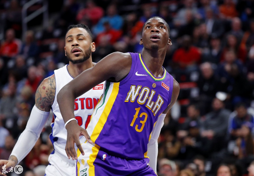  瓦兰丘纳斯20+20，鹈鹕双塔打爆活塞内线  