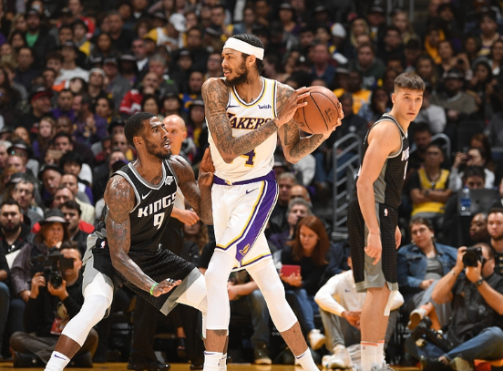  詹姆斯轰下三双助湖人逆转击败勇士夺五连胜  